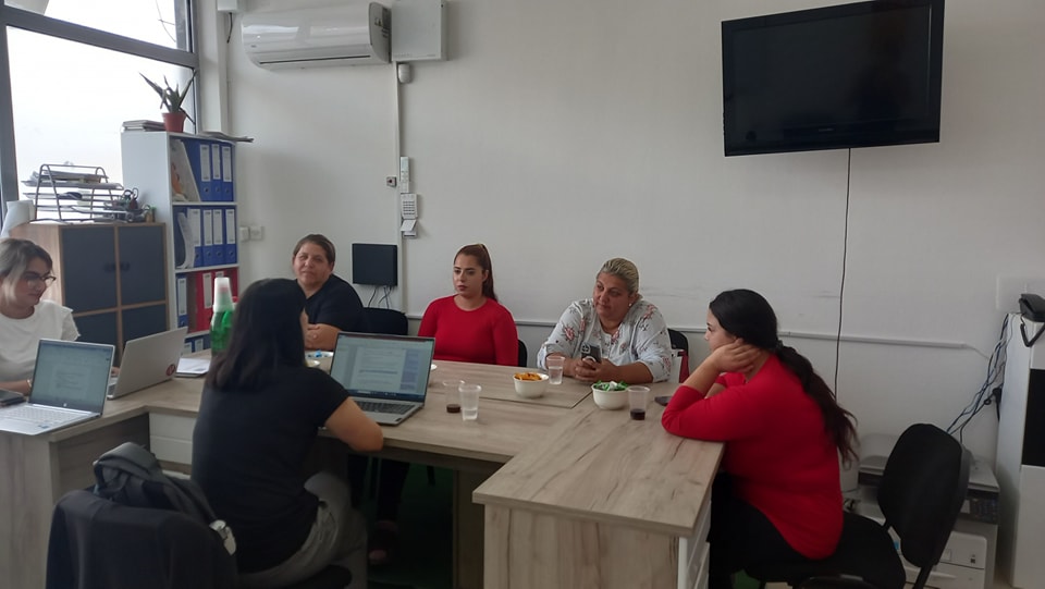 Во рамки на проектот „Социјално претприемништво за млади жени Ромки (ROMANSE)“ оддржавме фокус групи со жени и девојки Ромки од заедницата